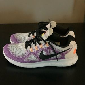 Women’s NIKE free run — natural & flexible shoe